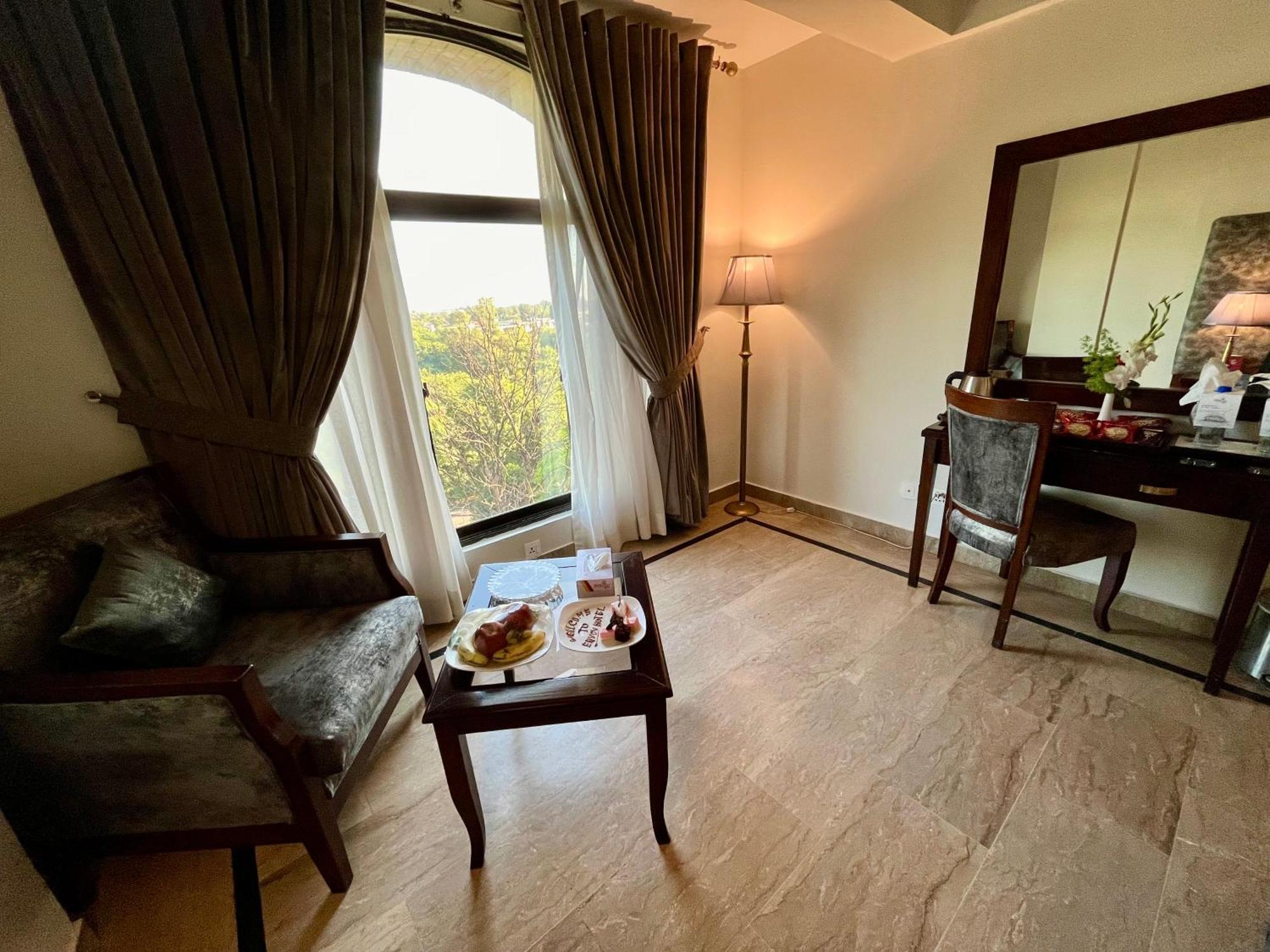 Envoy Continental Hotel Islamabad Eksteriør bilde